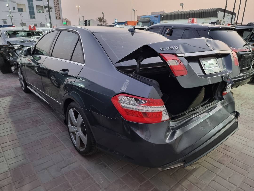 2011 MERCEDES BENZ E 350 — 122593 Miles — Lot 125487 — Souq - Marhaba Auctions Used Cars - Image 5