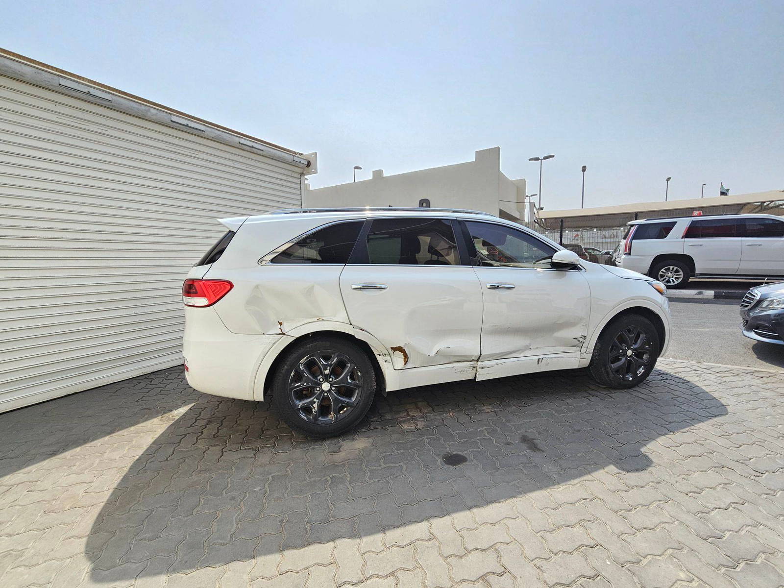 2017 KIA SORENTO — 135184 Miles — Lot 27415 — Souq - Marhaba Auctions Used Cars - Image 4