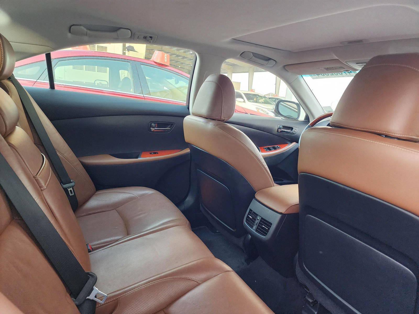 2012 LEXUS ES 350 — 235144 Miles — Lot 477082 — Souq - Marhaba Auctions Used Cars - Image 4