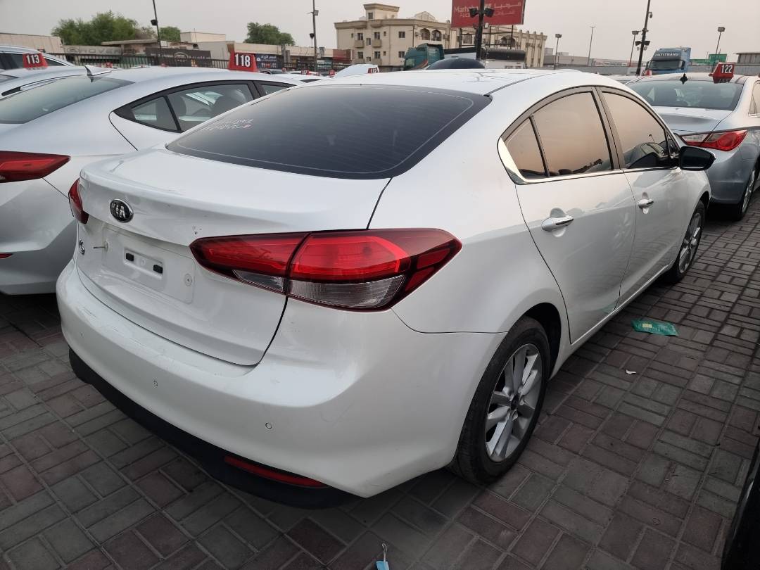 2016 KIA K3 — 173085 KM — Lot 214587 — Souq - Marhaba Auctions Used Cars - Image 4