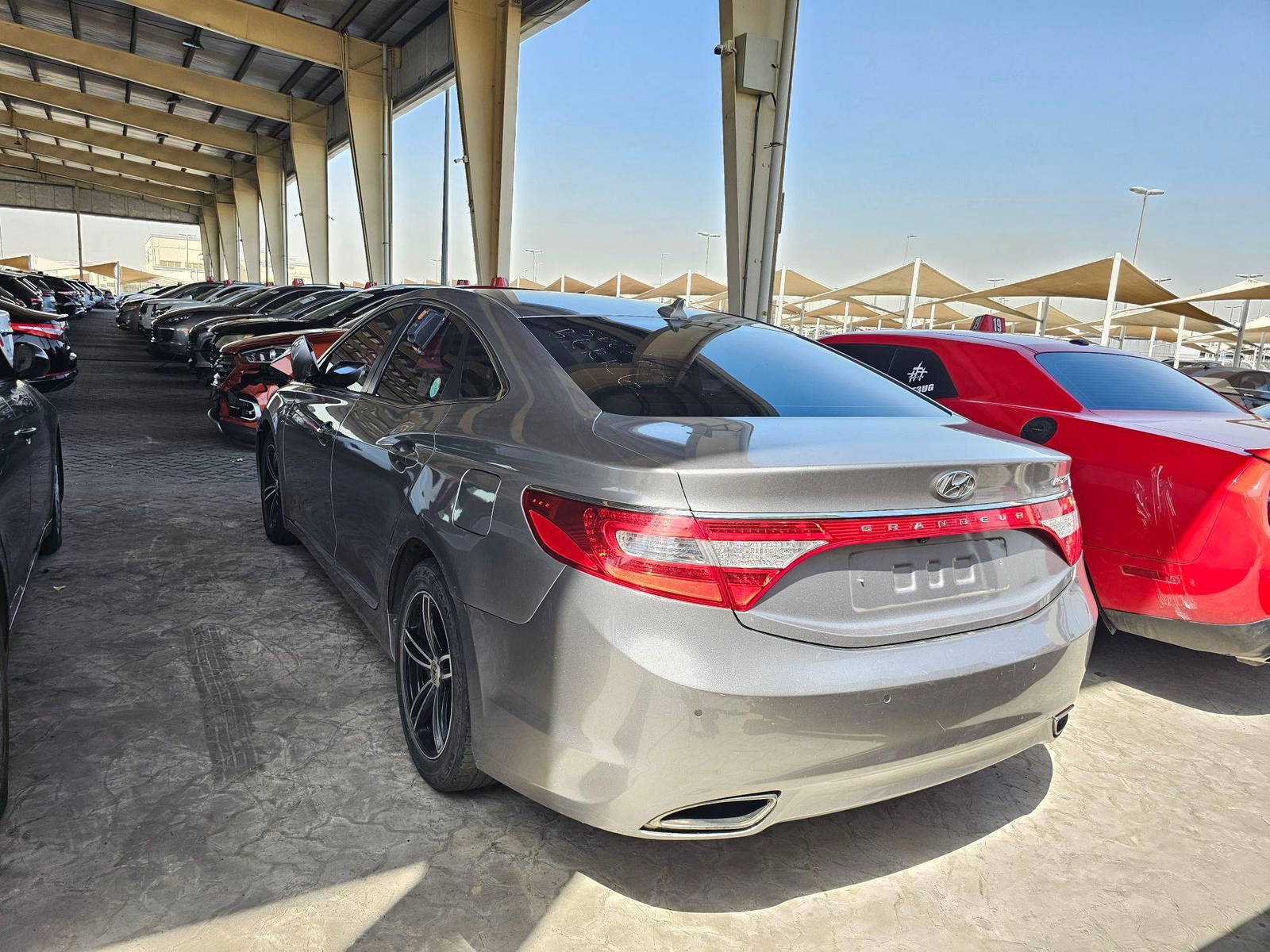 2012 HYUNDAI GRANDEUR — 204815 KM — Lot 200644 — Souq - Marhaba Auctions Used Cars - Image 5