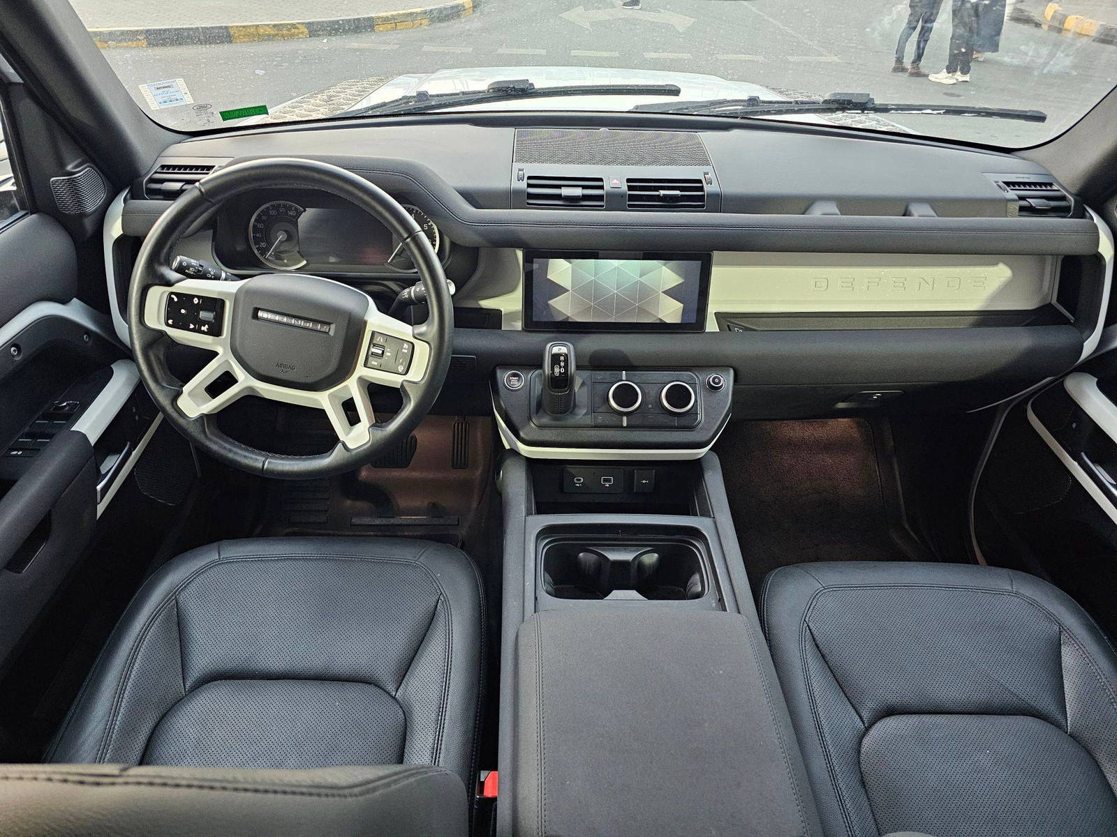 2023 LAND ROVER DEFENDER 110 S — sold — 26866 KM — Lot 0P2129199 — Souq - Marhaba Auctions Used Cars - Image 7