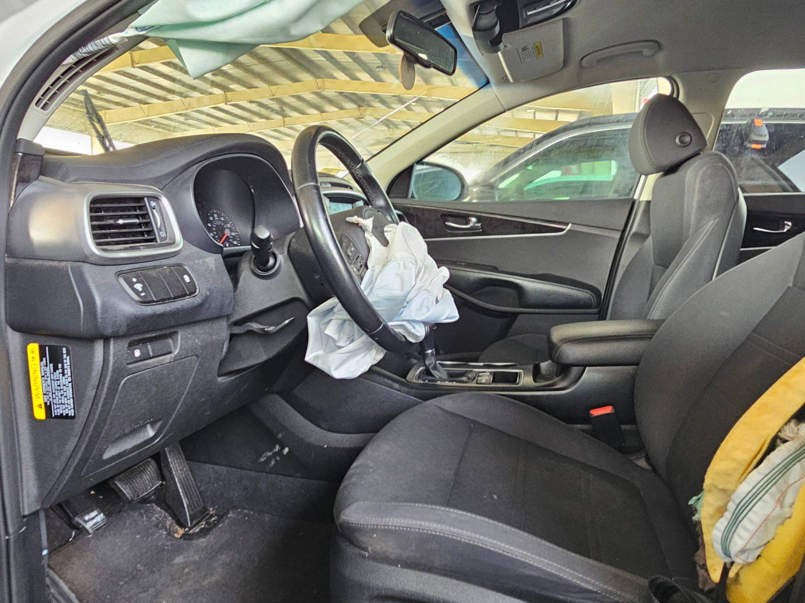 2018 KIA SORENTO — 152938 Miles — Lot 1JG430478 — Souq - Marhaba Auctions Used Cars - Image 8