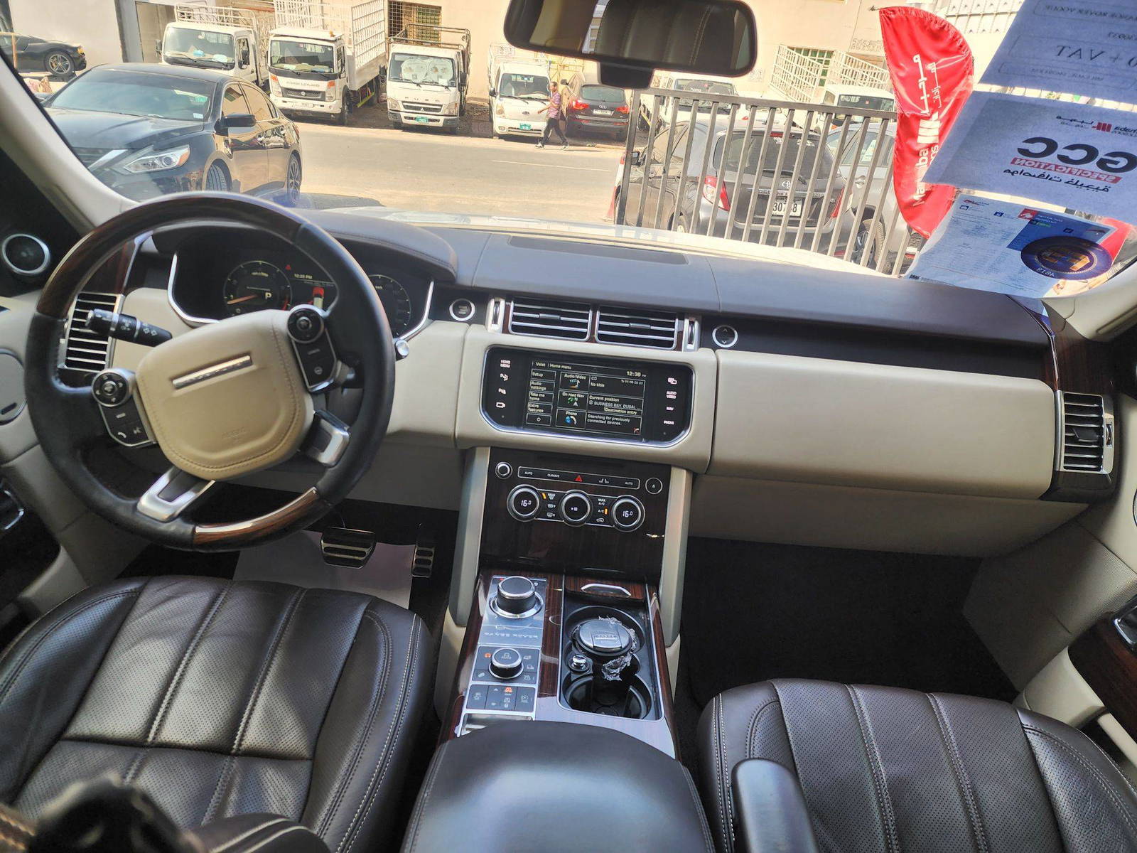 2014 LAND ROVER RANGE ROVER VOGUE — 246794 KM — Lot 130937 — Al Quoz - Marhaba Auctions Used Cars - Image 8