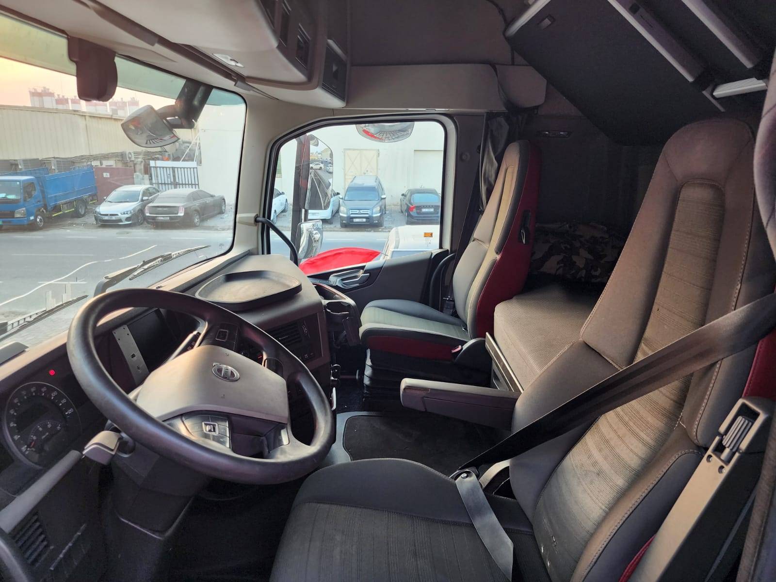 2016 VOLVO FH-Series — 1054393 KM — Lot 48354 — Al Quoz - Marhaba Auctions Used Cars - Image 6