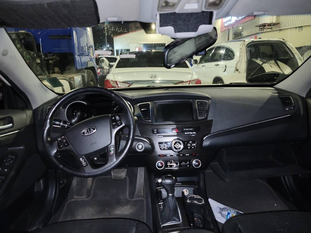 2012 KIA K7 — 320016 KM — Lot 69369 — Main - Marhaba Auctions Used Cars - Image 9