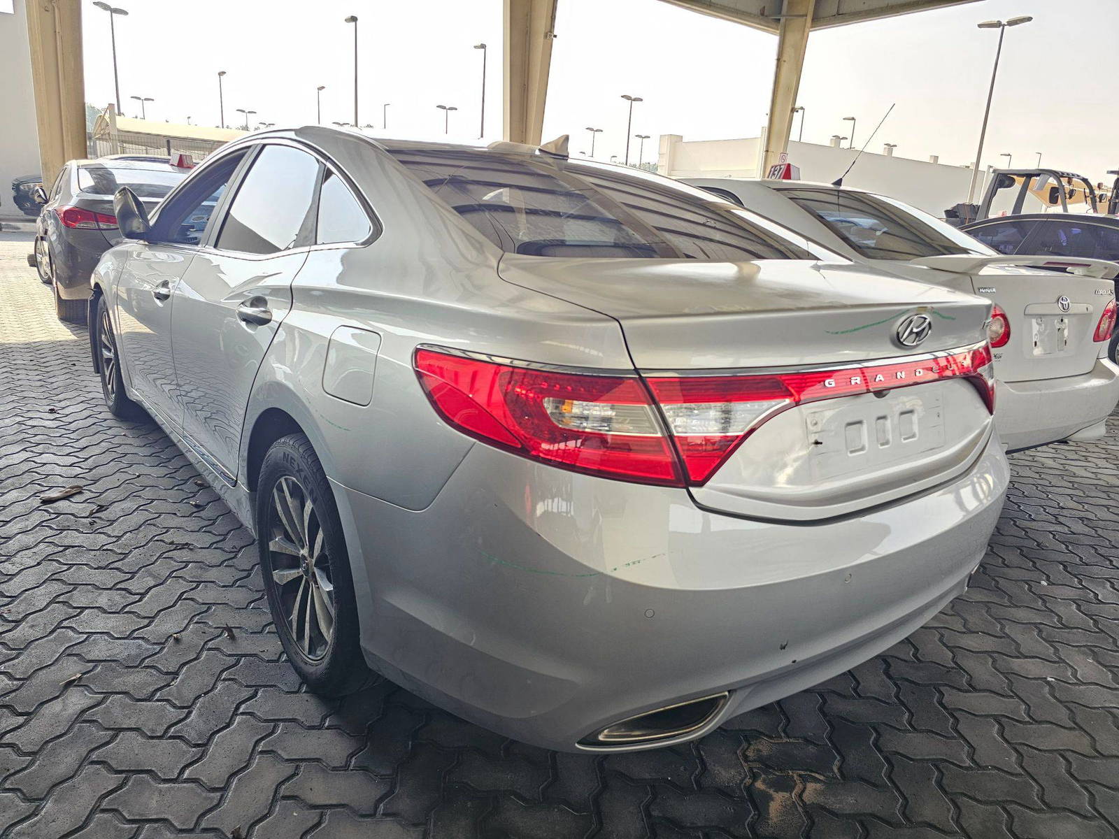 HYUNDAI GRANDEUR 2011 - Marhaba Auction Used Cars - Image 5