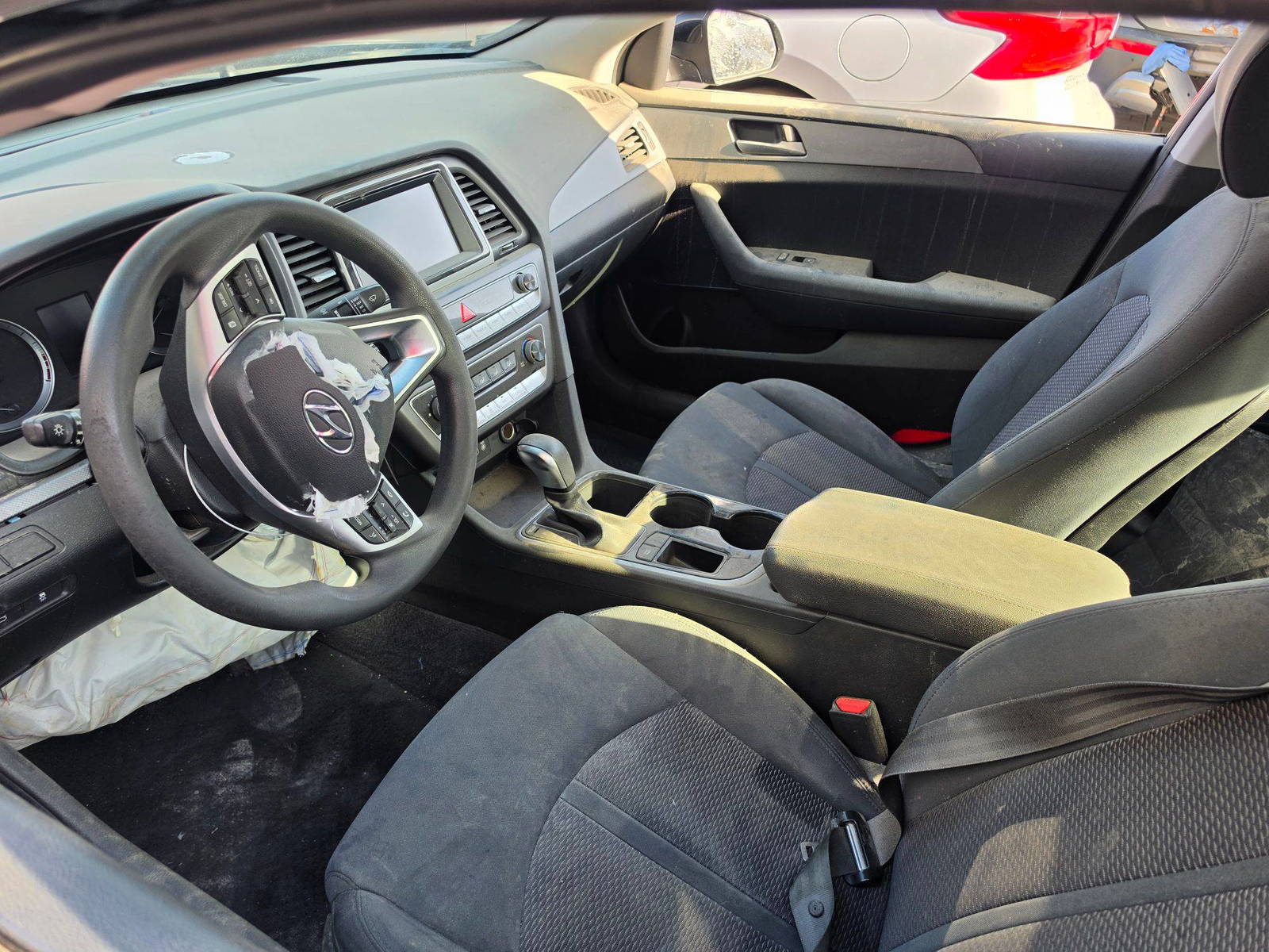 2019 HYUNDAI SONATA — 168352 Miles — Lot 44182866 — Oman Yard - Marhaba Auctions Used Cars - Image 9