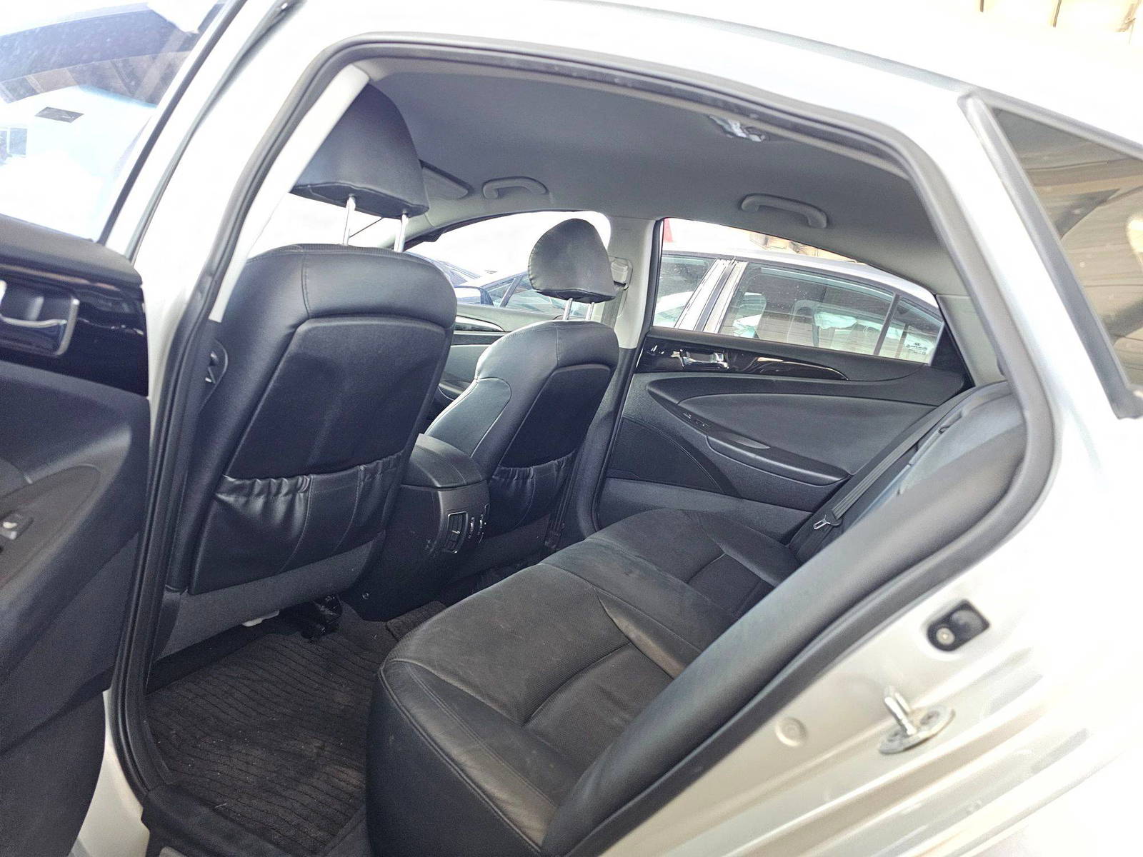 HYUNDAI SONATA 2011 - Marhaba Auction Used Cars - Image 6