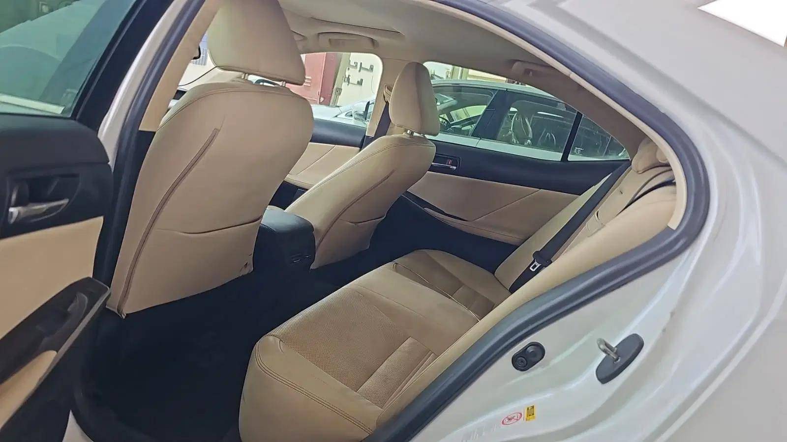 2014 LEXUS IS 250 — 100982 KM — Lot 013013 — Souq - Marhaba Auctions Used Cars - Image 7