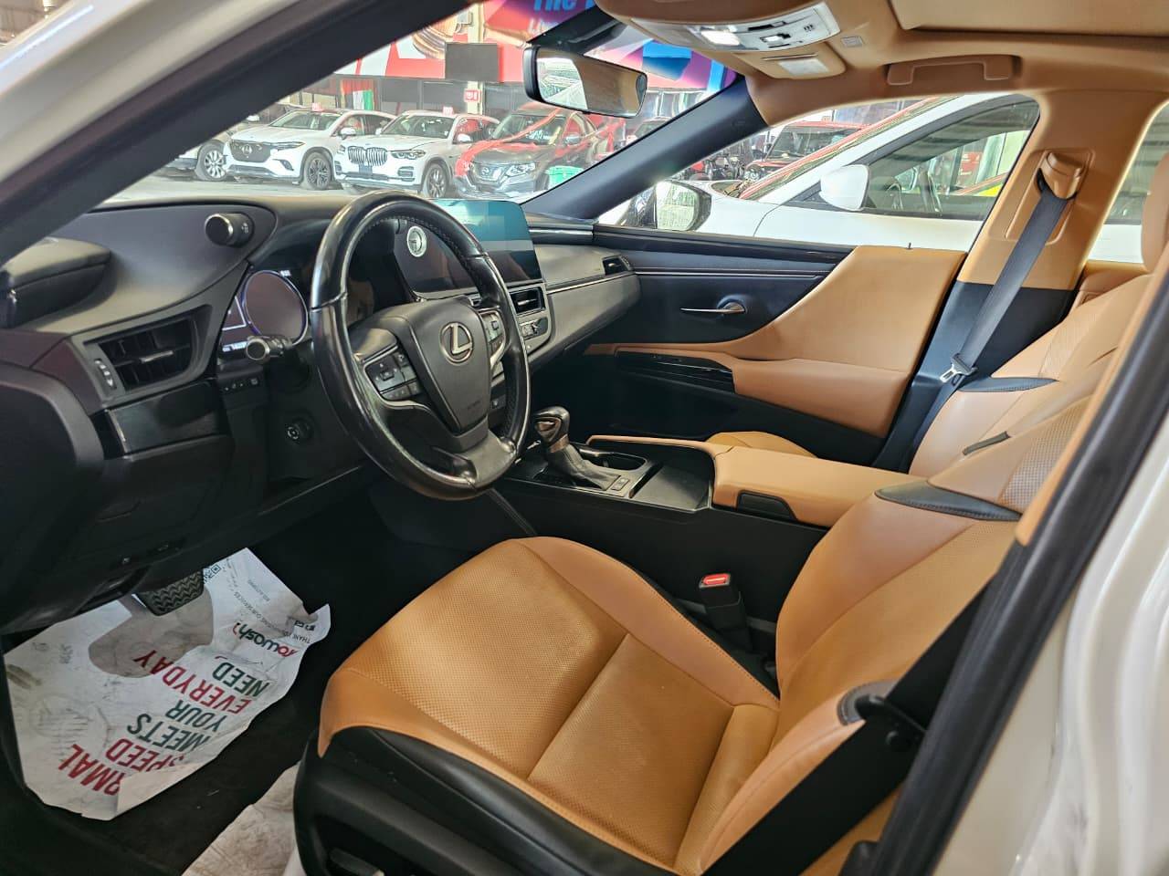 2023 LEXUS ES 300H — 146038 KM — Lot P2203865 — Main - Marhaba Auctions Used Cars - Image 8