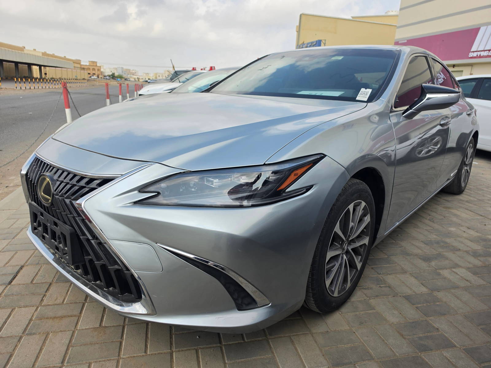 2022 LEXUS ES 300H — 153918 KM — Lot 37986558 - Marhaba Auctions Used Cars - Image 3