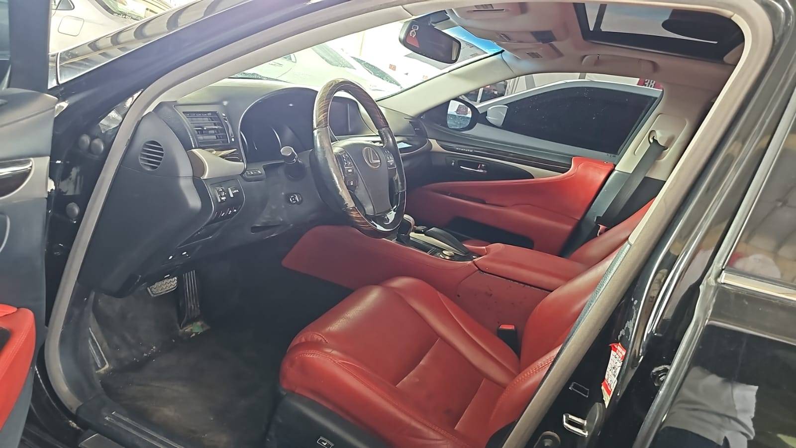 2015 LEXUS LS 460 — 180328 KM — Lot 5025144 — Souq - Marhaba Auctions Used Cars - Image 9