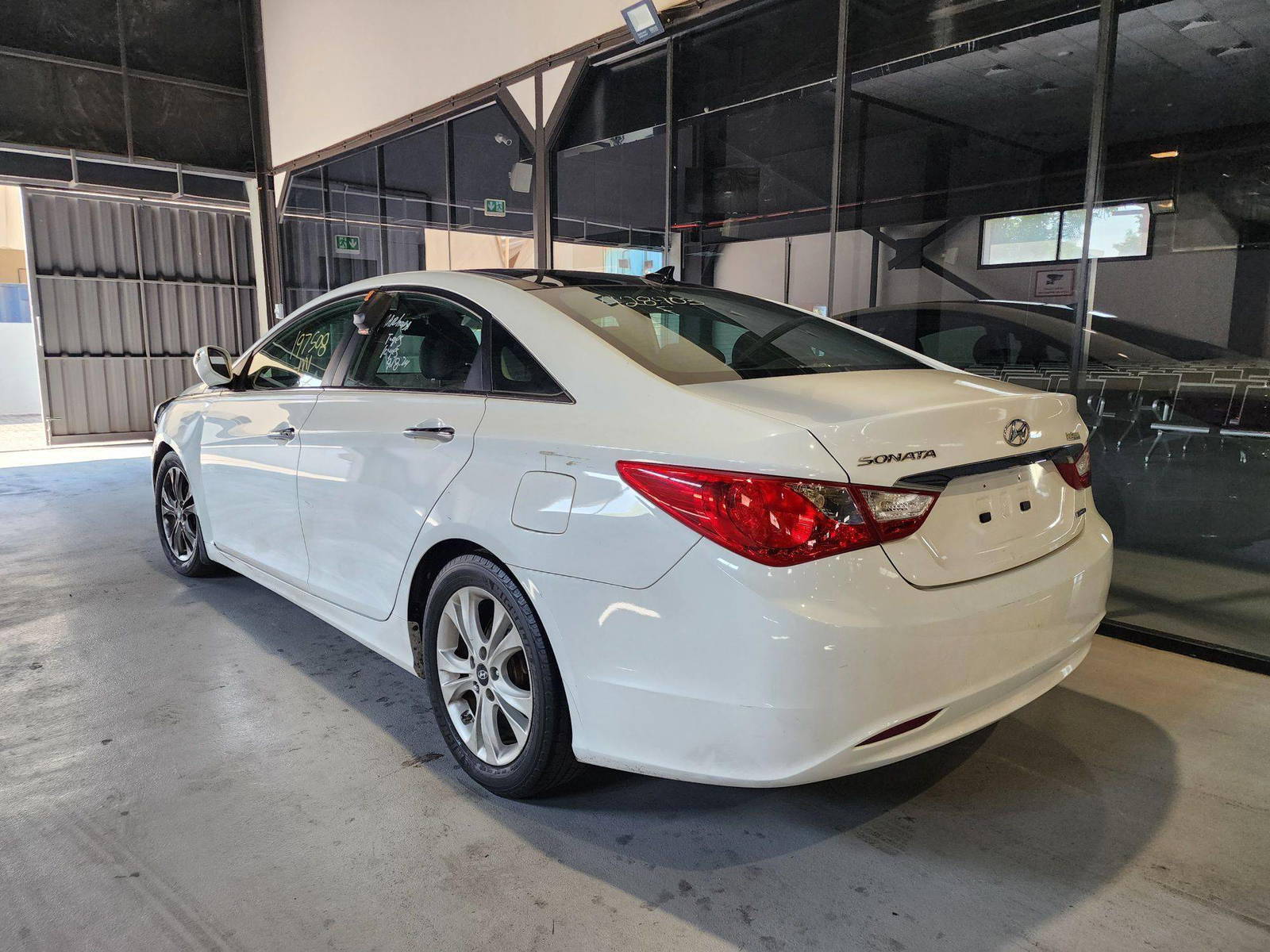 2012 HYUNDAI SONATA — 197508 Miles — Lot 28903 — Al Quoz - Marhaba Auctions Used Cars - Image 3