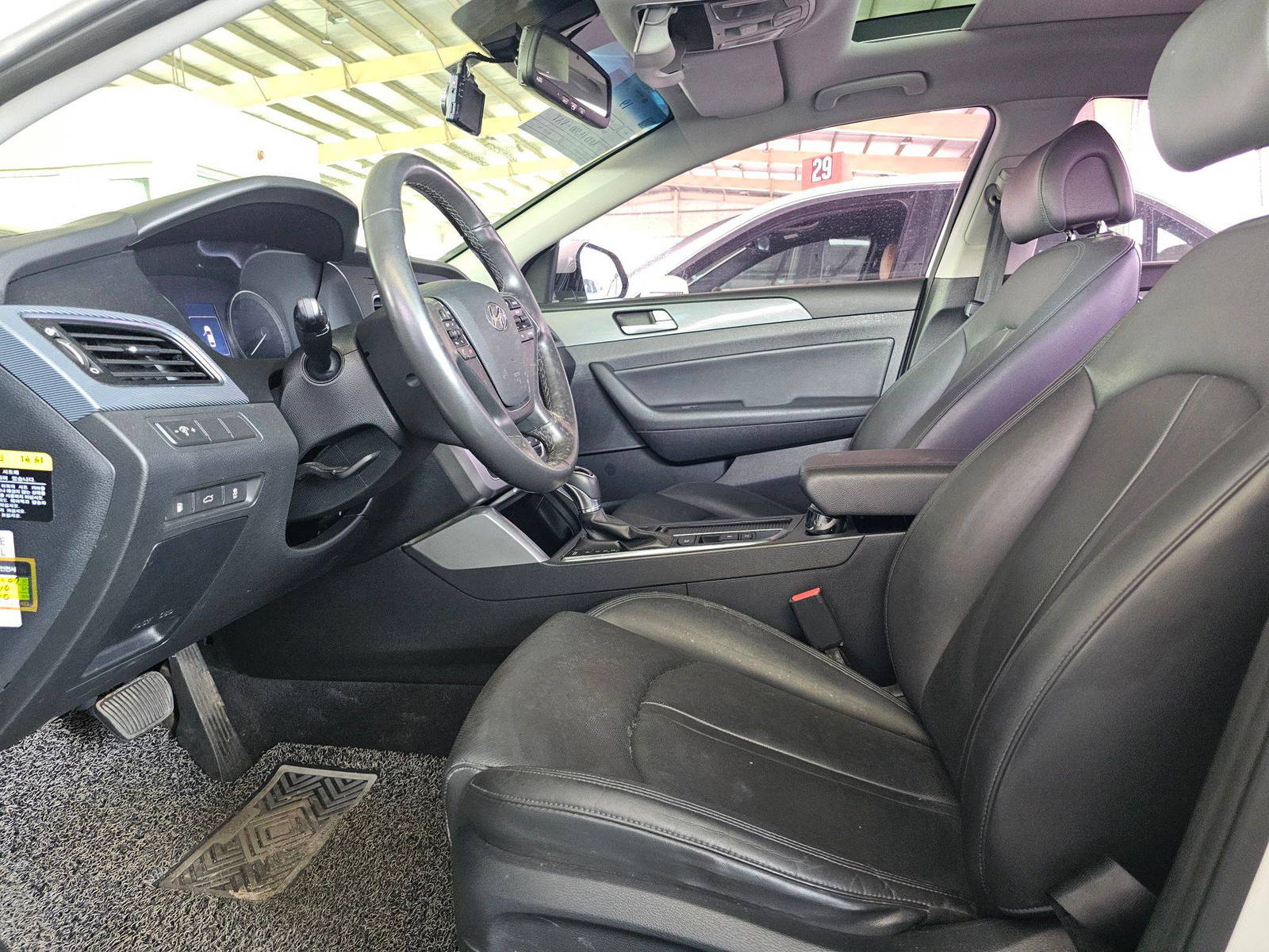 2017 HYUNDAI SONATA — 210753 KM — Lot 61128 — Souq - Marhaba Auctions Used Cars - Image 9