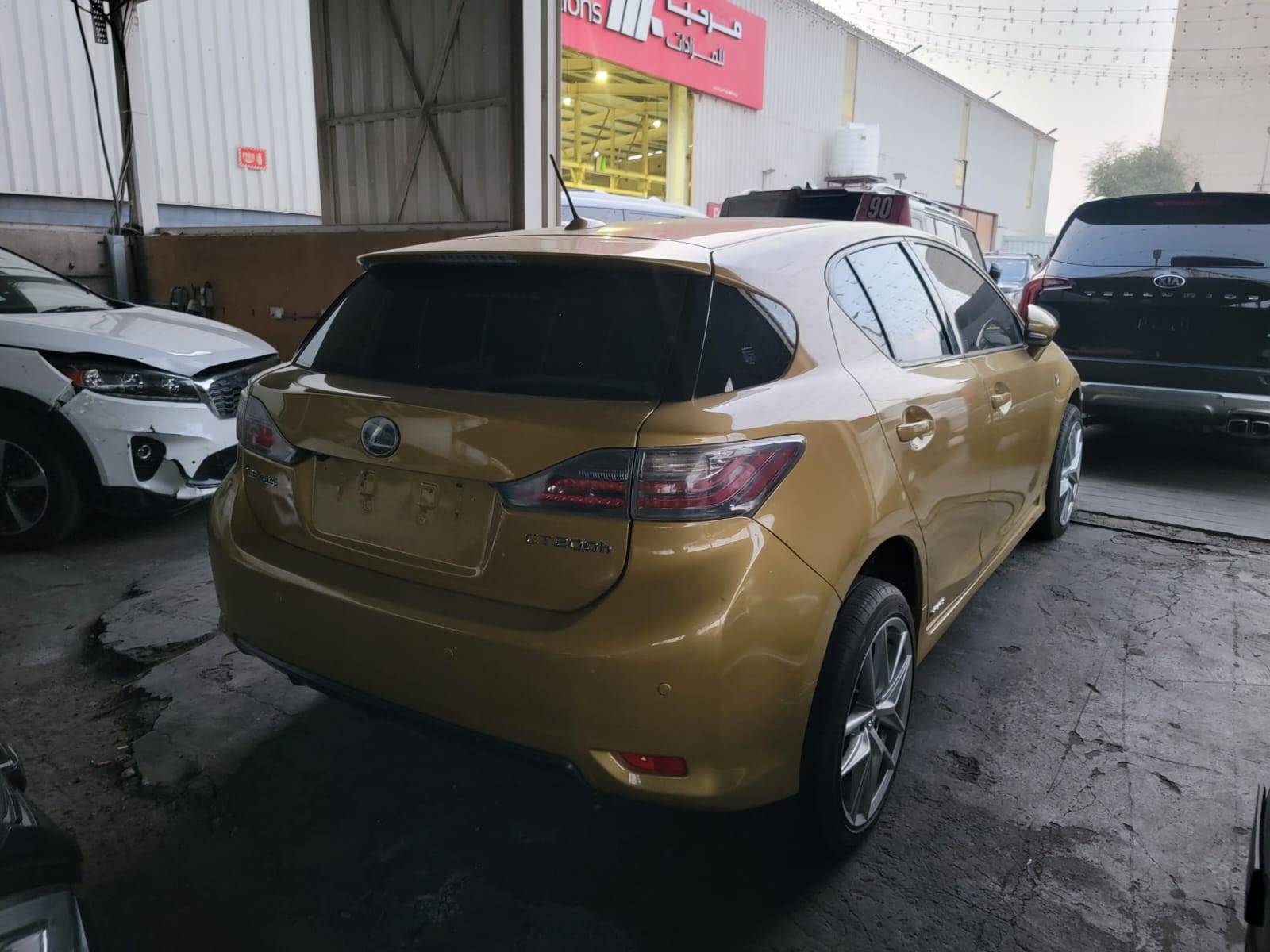 Lexus CT 200H 2011 view 2