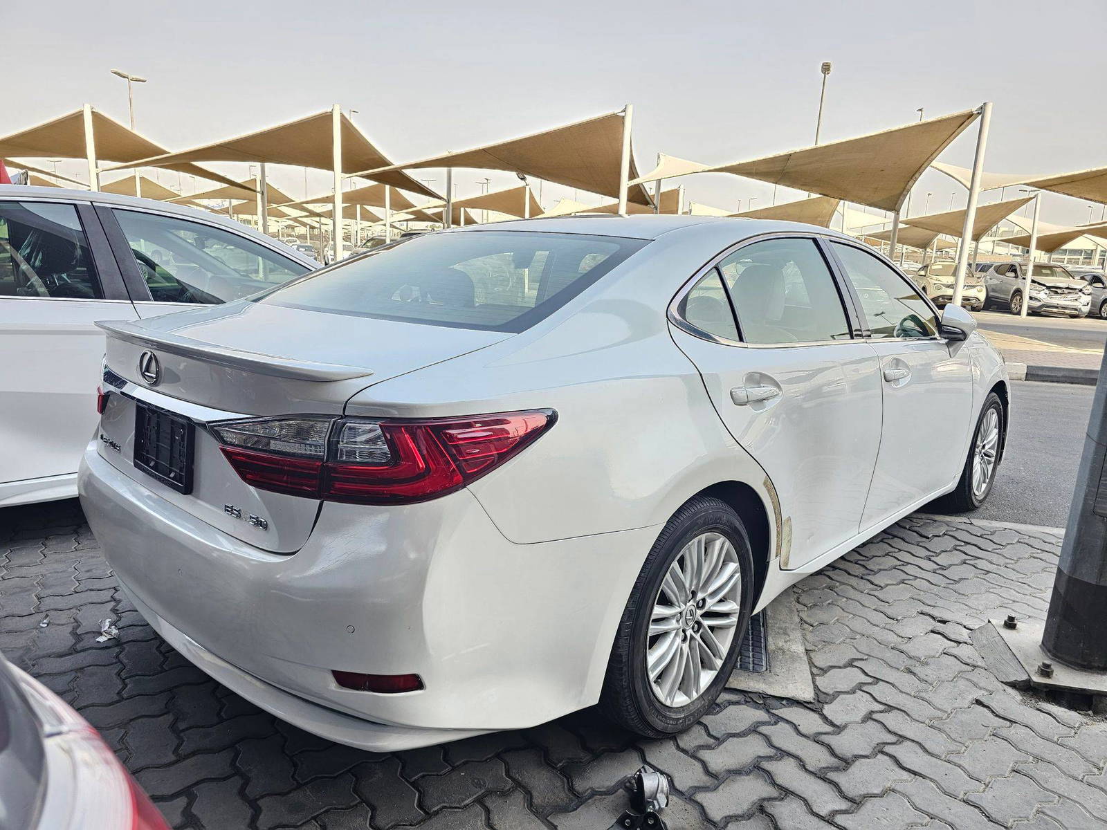 2017 LEXUS ES 350 — 200406 KM — Lot GG3H2253923 — Souq - Marhaba Auctions Used Cars - Image 4