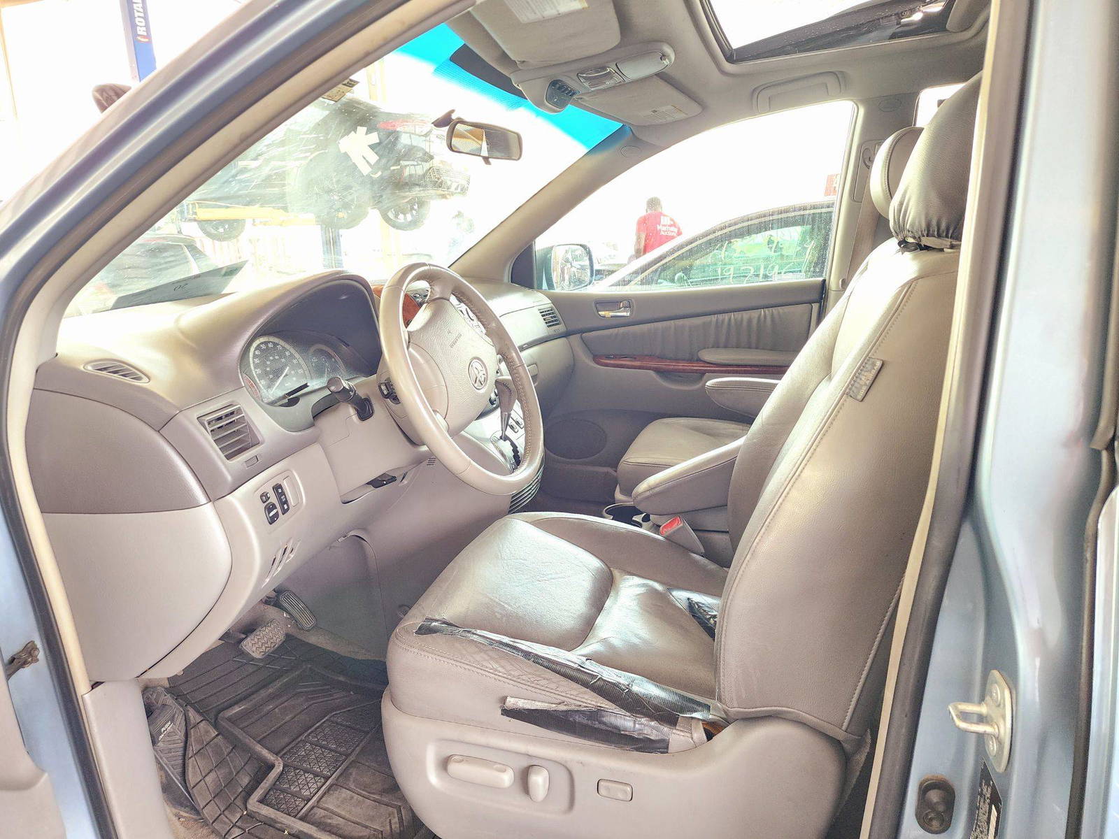 2005 TOYOTA SIENNA — 149602 Miles — Lot 5S263634 — Souq - Marhaba Auctions Used Cars - Image 6
