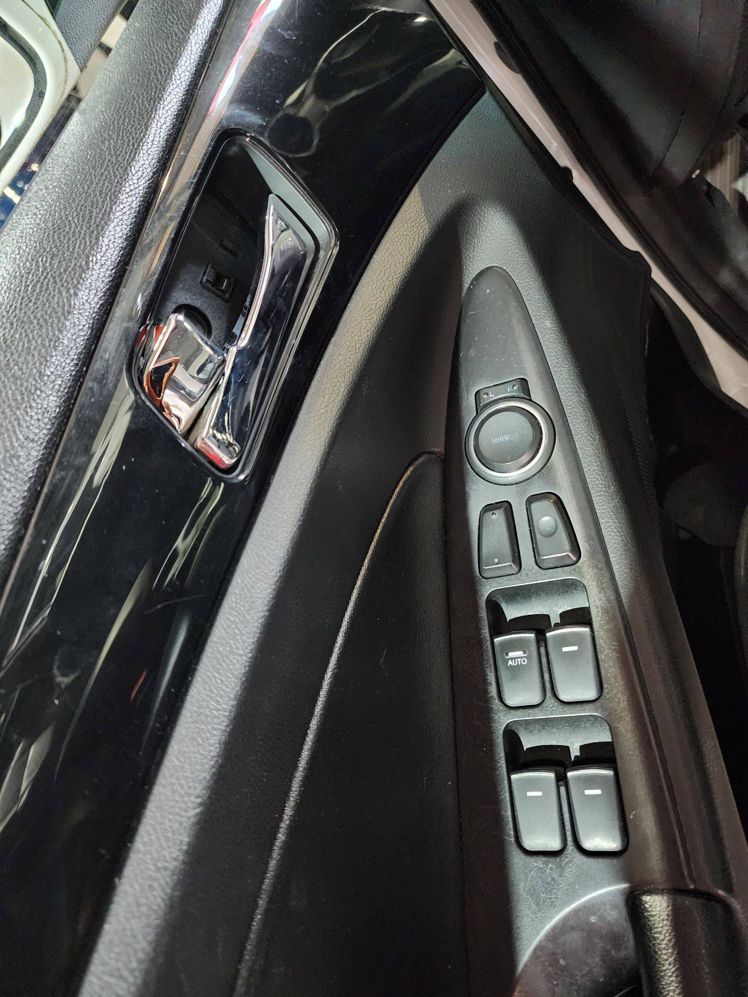 2011 HYUNDAI SONATA — 172864 Miles — Lot 006652 — Al Quoz - Marhaba Auctions Used Cars - Image 9