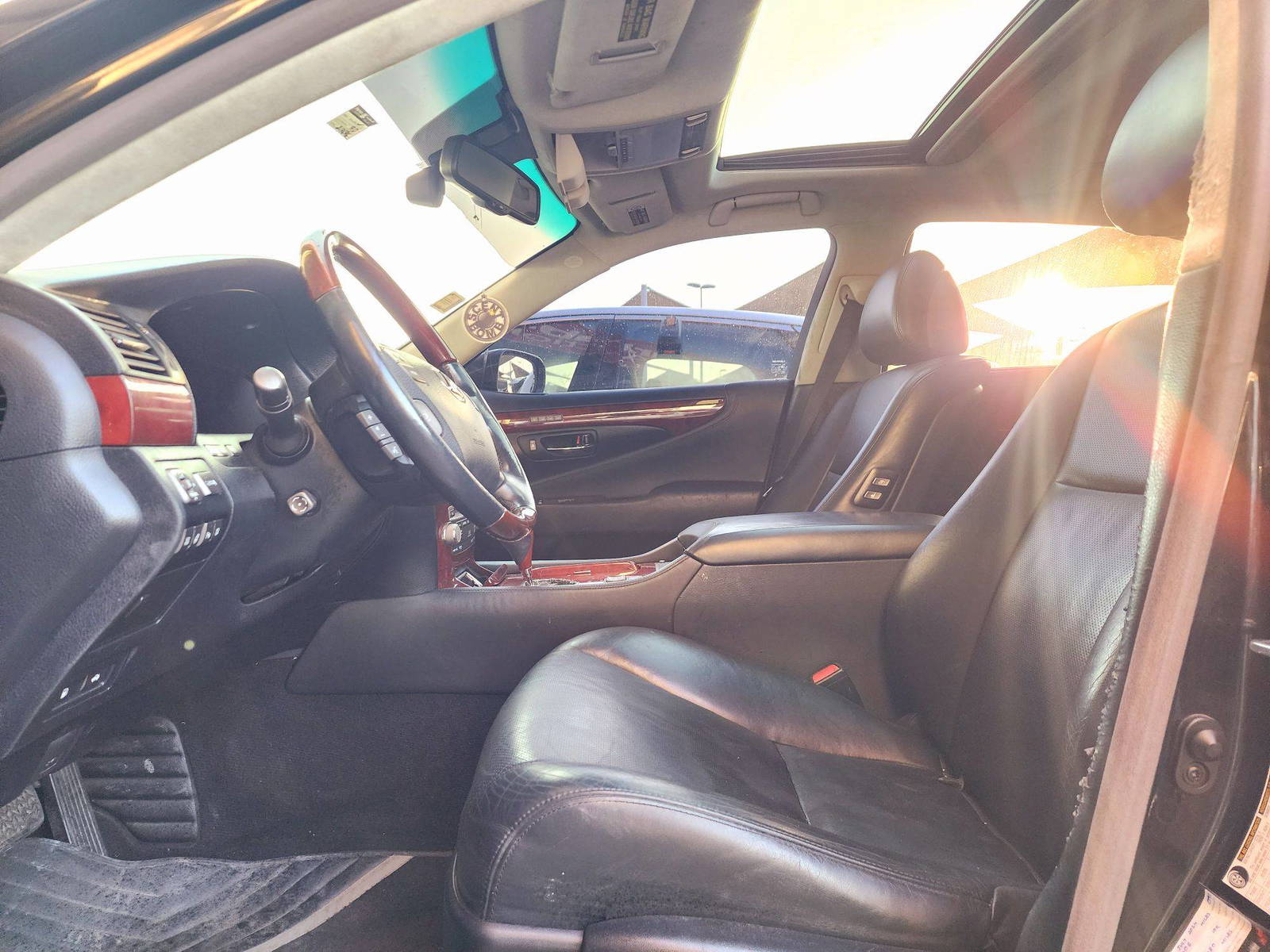 2011 LEXUS LS 460 — 217696 Miles — Lot F8B5003302 — Souq - Marhaba Auctions Used Cars - Image 9