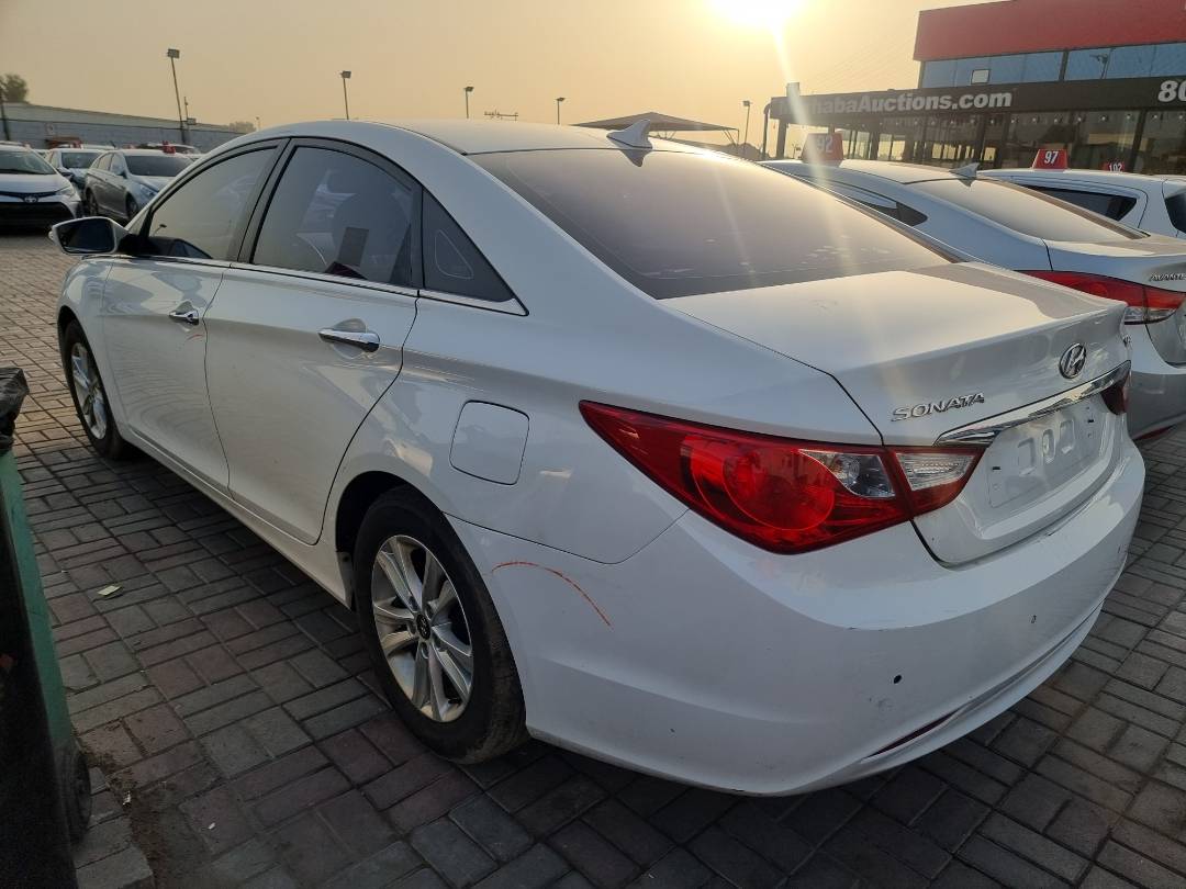 2011 HYUNDAI SONATA — 242127 KM — Lot 125487 — Ind. 12 - Marhaba Auctions Used Cars - Image 4