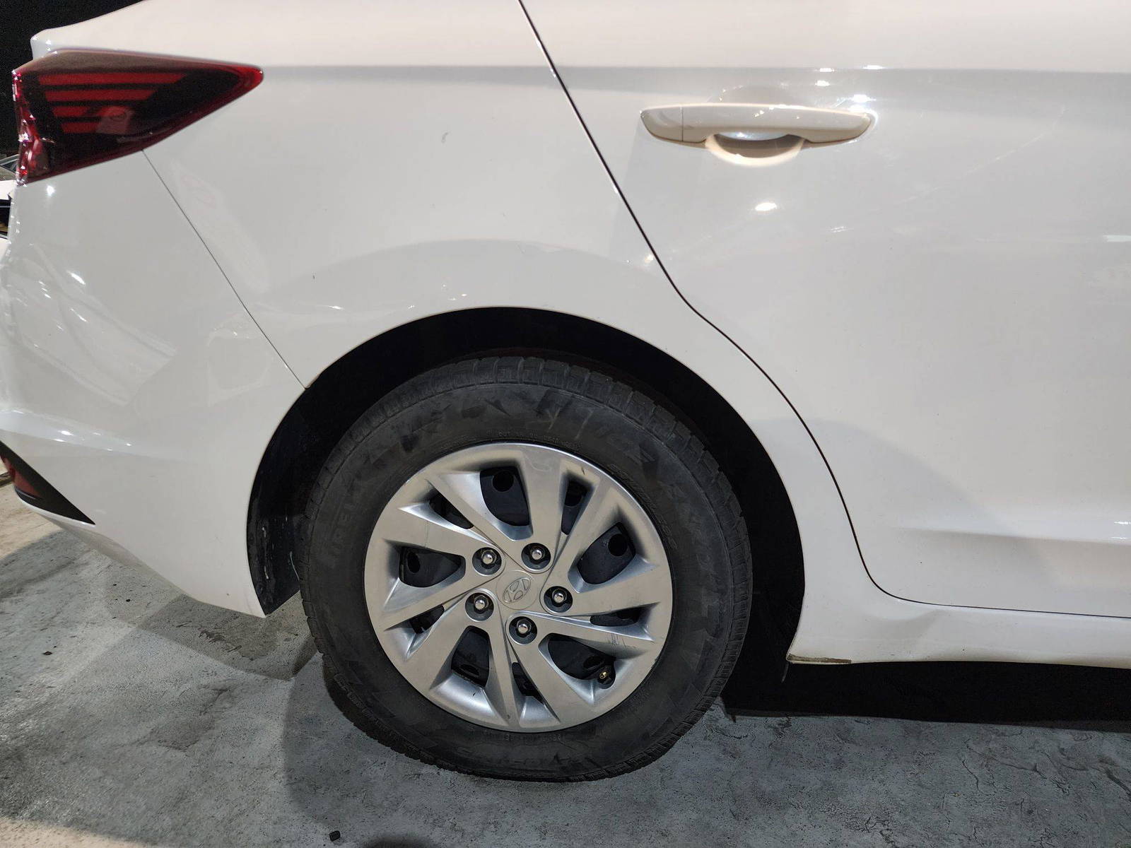 2020 HYUNDAI ELANTRA — 98723 KM — Lot LU074142 — Al Quoz - Marhaba Auctions Used Cars - Image 11