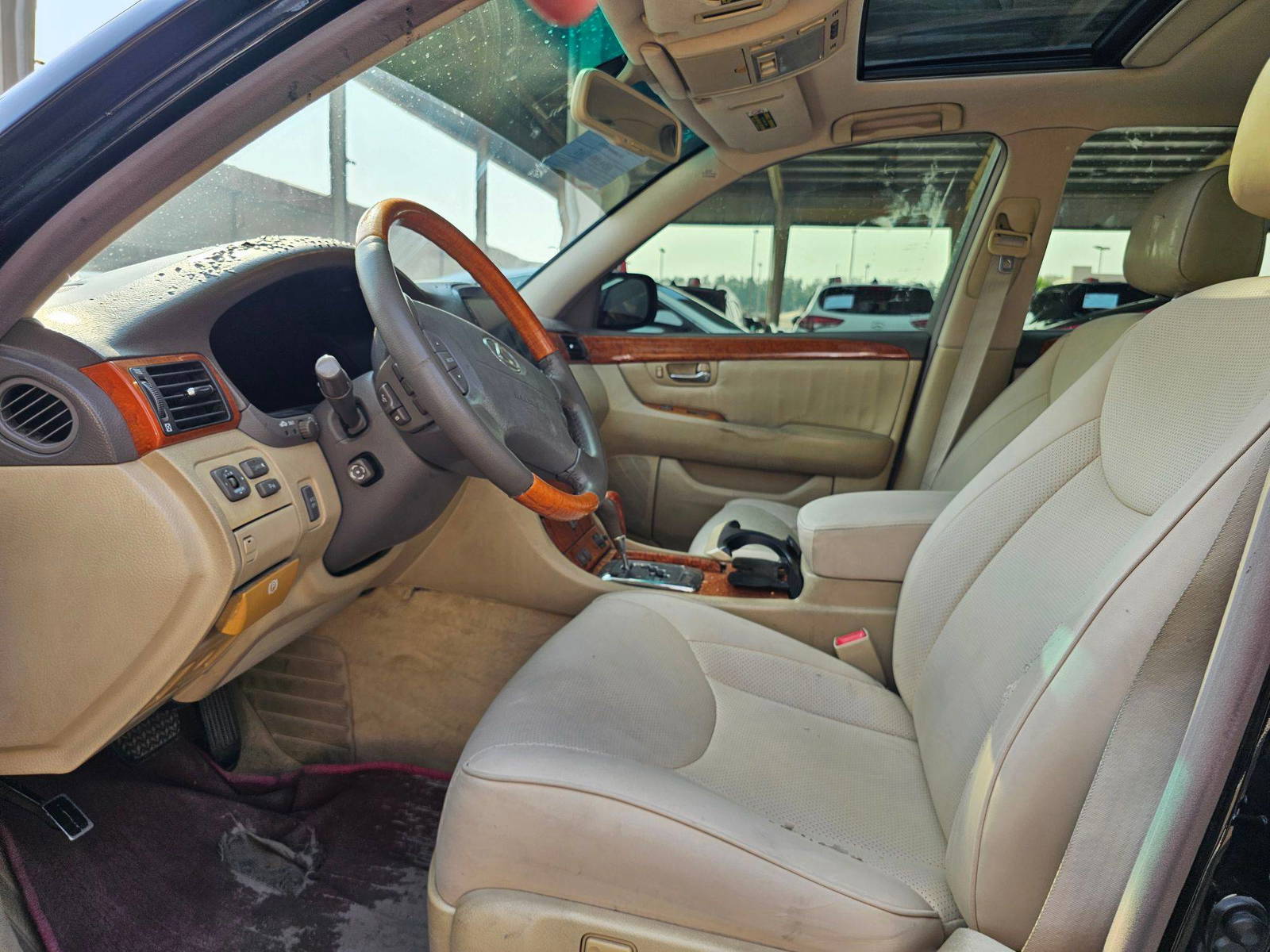 2004 LEXUS LS 430 — 350624 Miles — Lot 6F740147315 — Souq - Marhaba Auctions Used Cars - Image 9