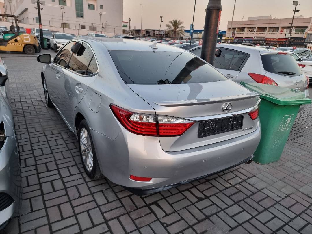 2013 LEXUS ES 350 — 283004 KM — Lot 2080133 — Main - Marhaba Auctions Used Cars - Image 4