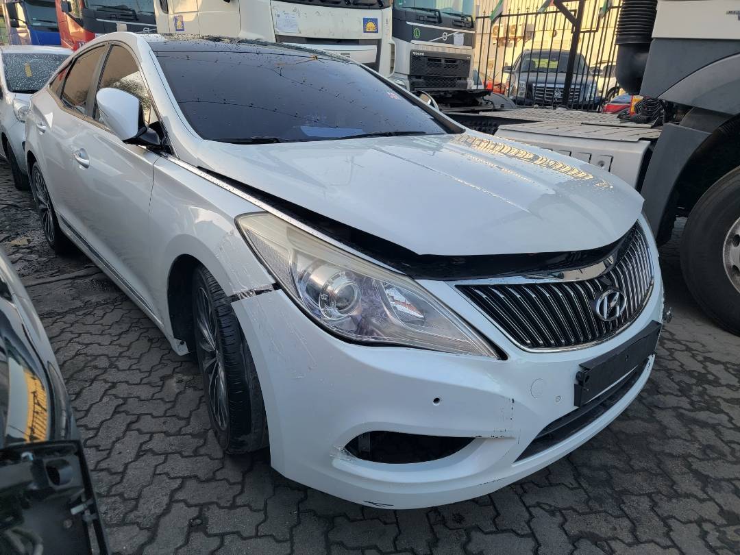 2013 HYUNDAI GRANDEUR — 302765 KM — Lot 236710 — Main - Marhaba Auctions Used Cars - Image 4
