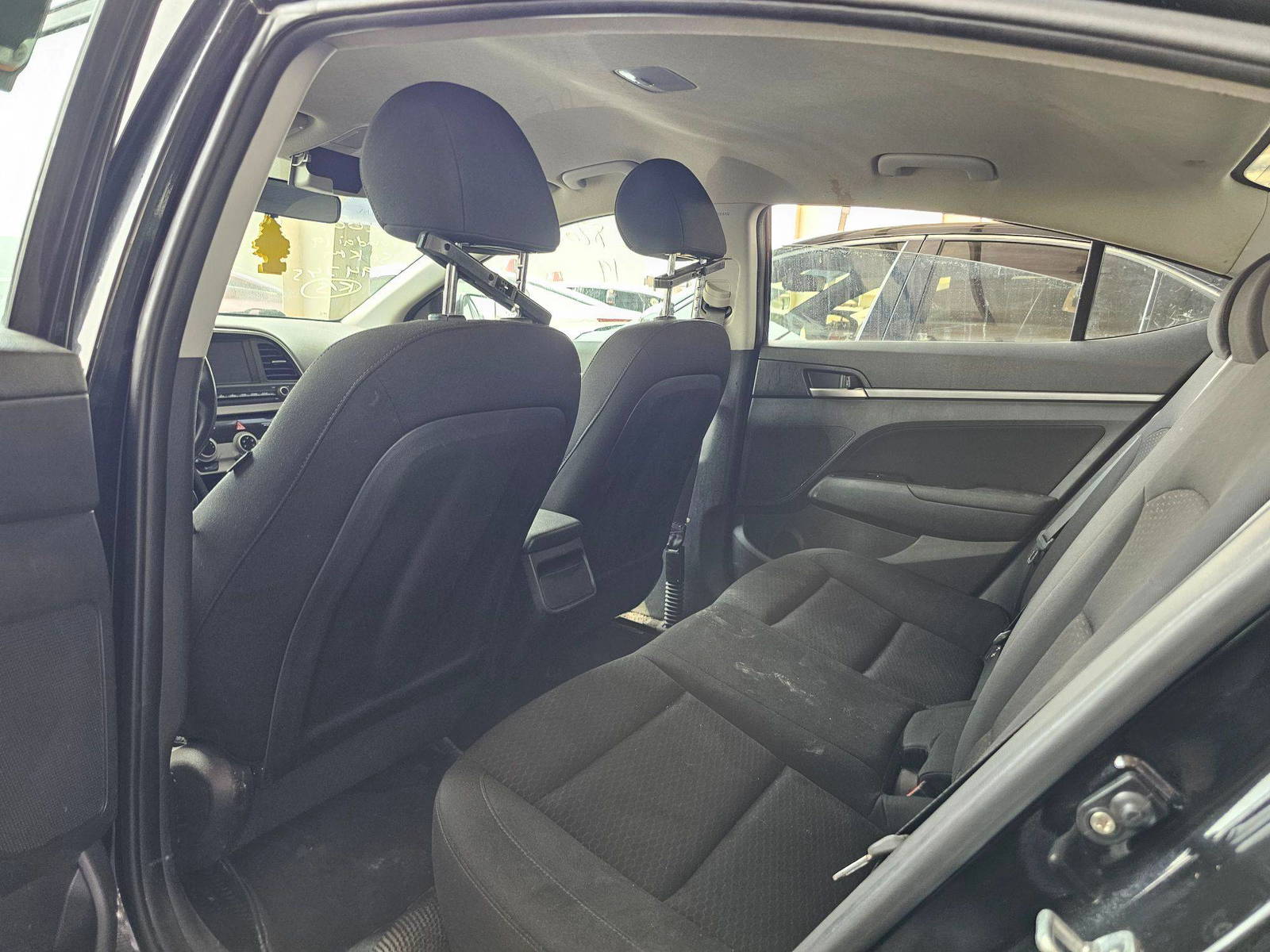 2019 HYUNDAI ELANTRA — 150237 KM — Lot 12282005 — Souq - Marhaba Auctions Used Cars - Image 6