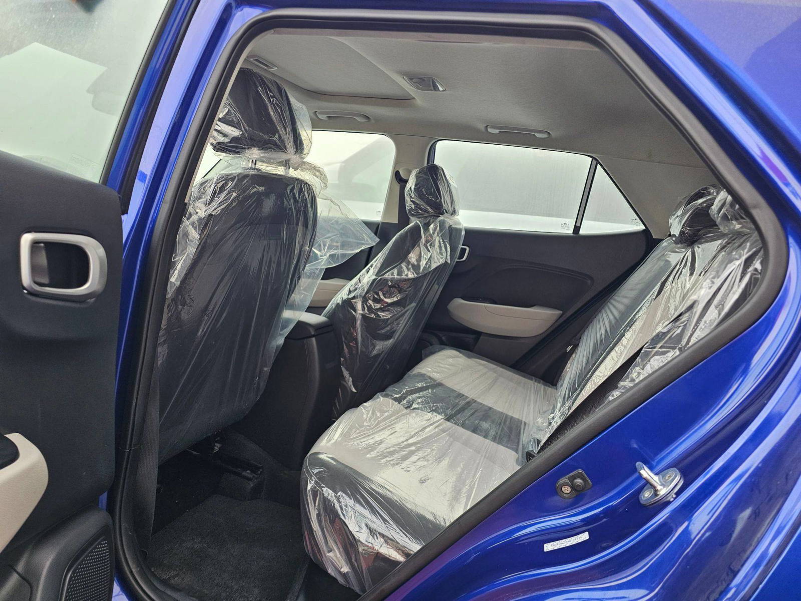 2022 HYUNDAI VENUE SEL — sold — 35259 KM — Lot 35NU194039 — Souq - Marhaba Auctions Used Cars - Image 6