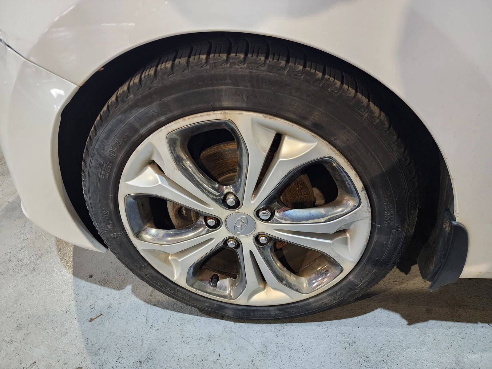2013 HYUNDAI ELANTRA GT — 223901 KM — Lot 12368854 — Al Quoz - Marhaba Auctions Used Cars - Image 10