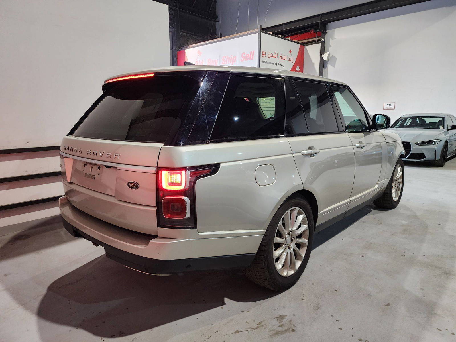 2019 LAND ROVER RANGE ROVER SUPERCHARGED — 88622 Miles — Lot 40162704 — Main - Marhaba Auctions Used Cars - Image 3