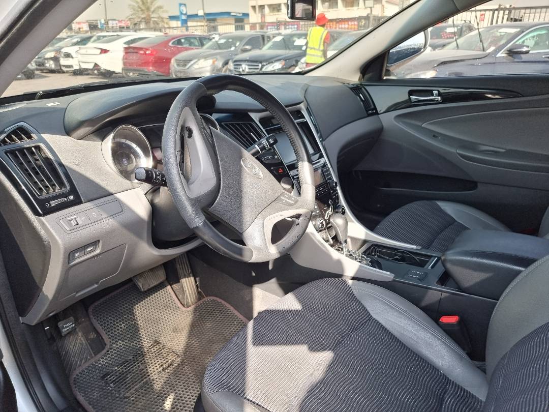 2010 HYUNDAI SONATA — 177335 KM — Lot 124587 — Souq - Marhaba Auctions Used Cars - Image 8