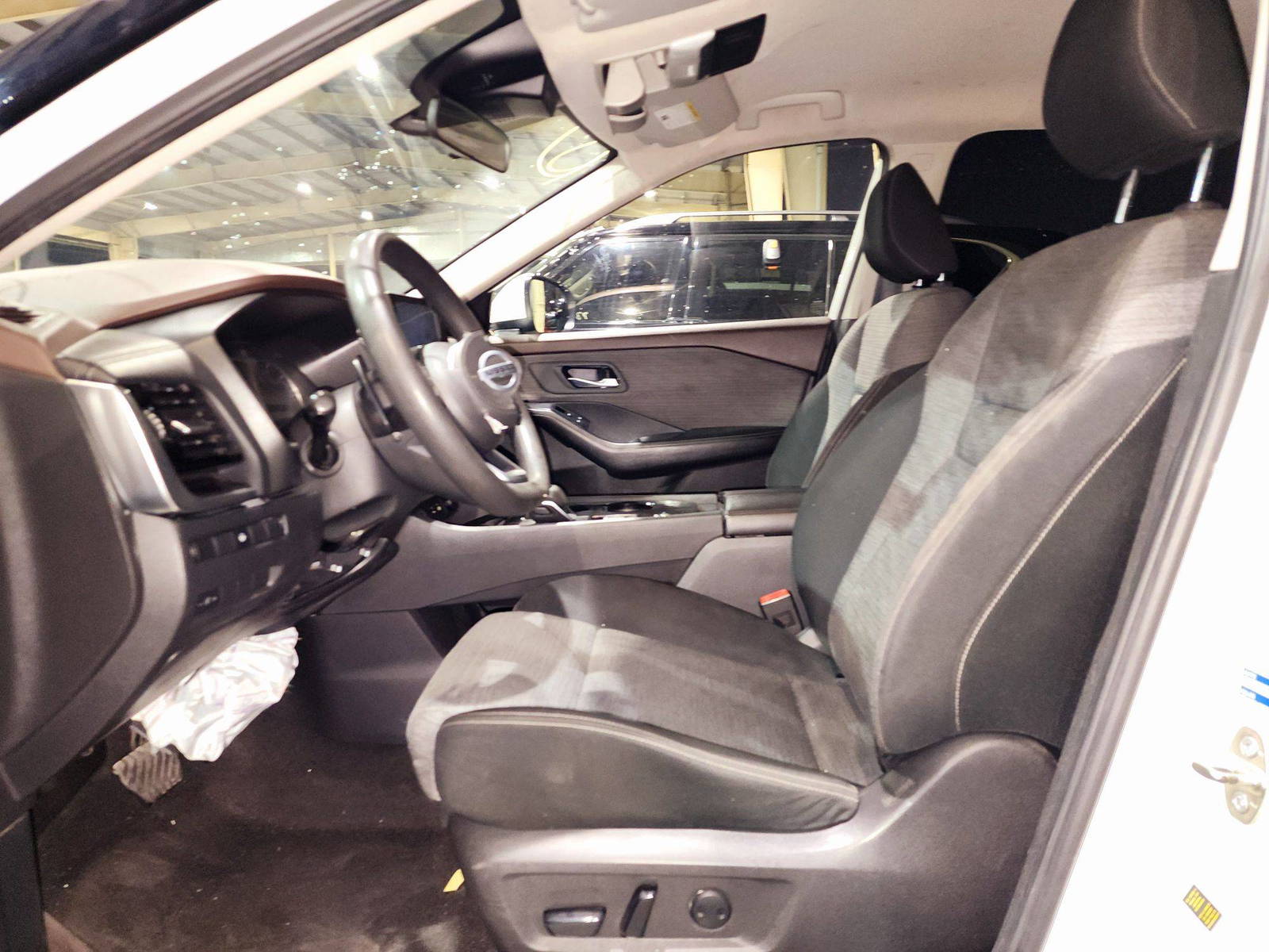 2021 NISSAN ROGUE — 103502 Miles — Lot W015677 — Souq - Marhaba Auctions Used Cars - Image 8