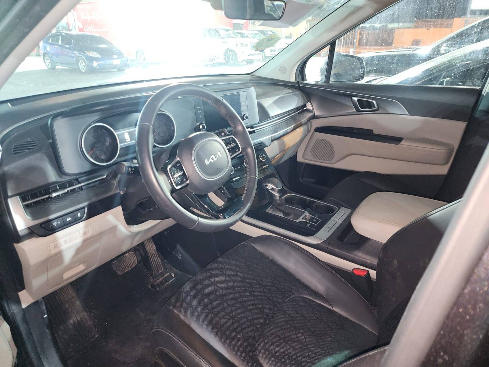KIA CARNIVAL LX 2023 - Marhaba Auction Used Cars - Image 8