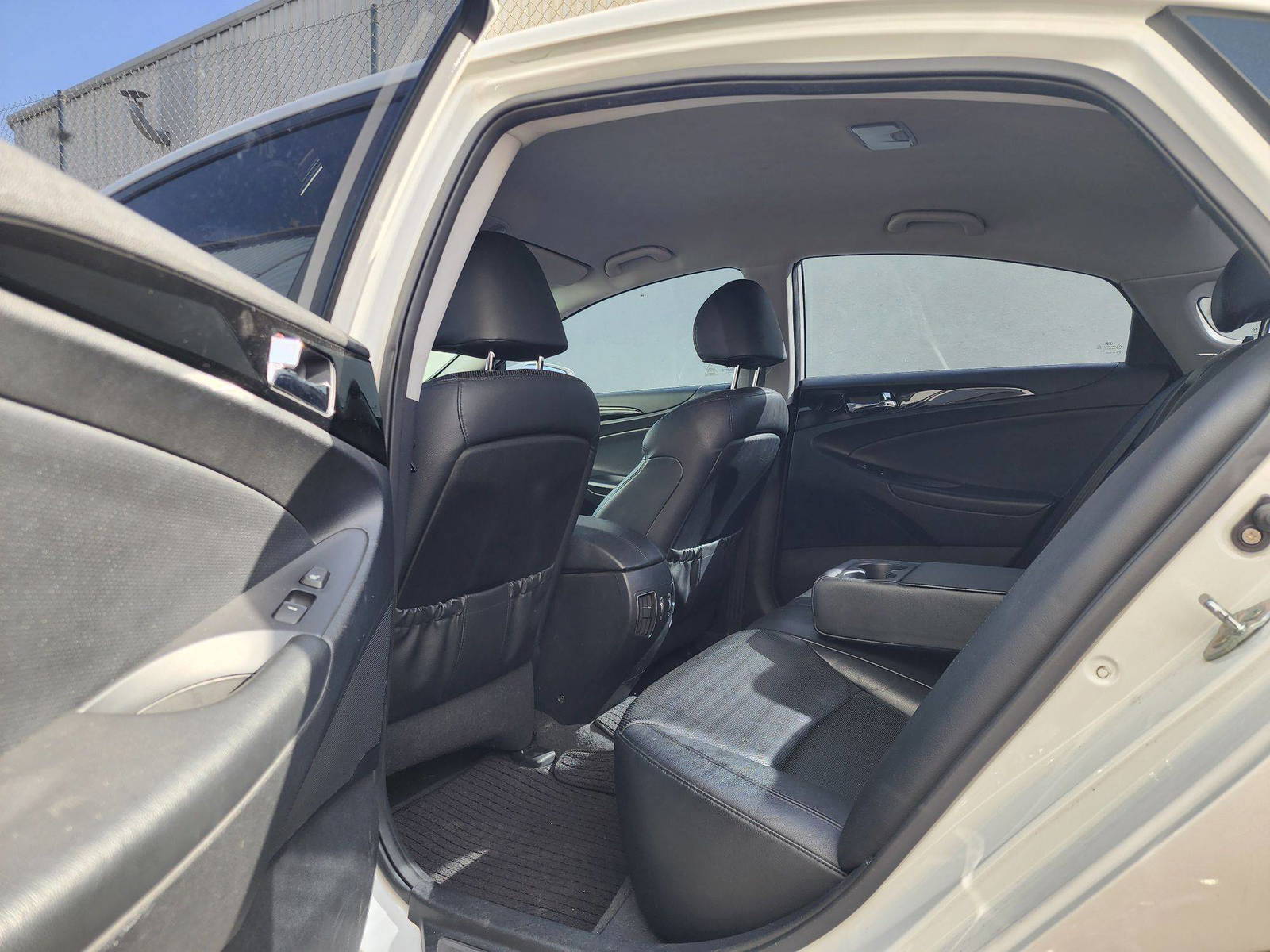 2011 HYUNDAI SONATA — 148684 KM — Lot 248439 — Al Quoz - Marhaba Auctions Used Cars - Image 7