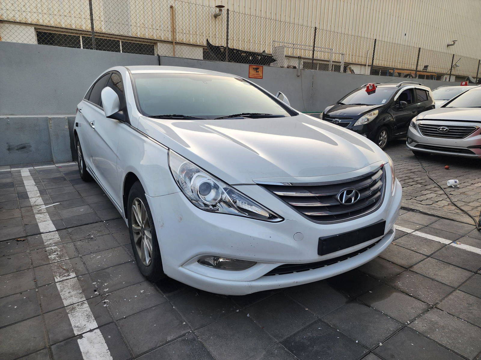 2012 HYUNDAI SONATA — 139715 KM — Lot 350764 — Al Quoz - Marhaba Auctions Used Cars - Image 5