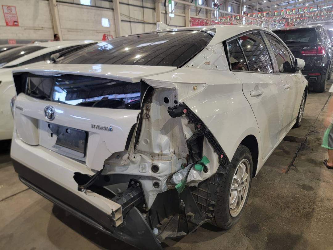 2017 TOYOTA PRIUS — 106234 KM — Lot 558638 — Main - Marhaba Auctions Used Cars - Image 5
