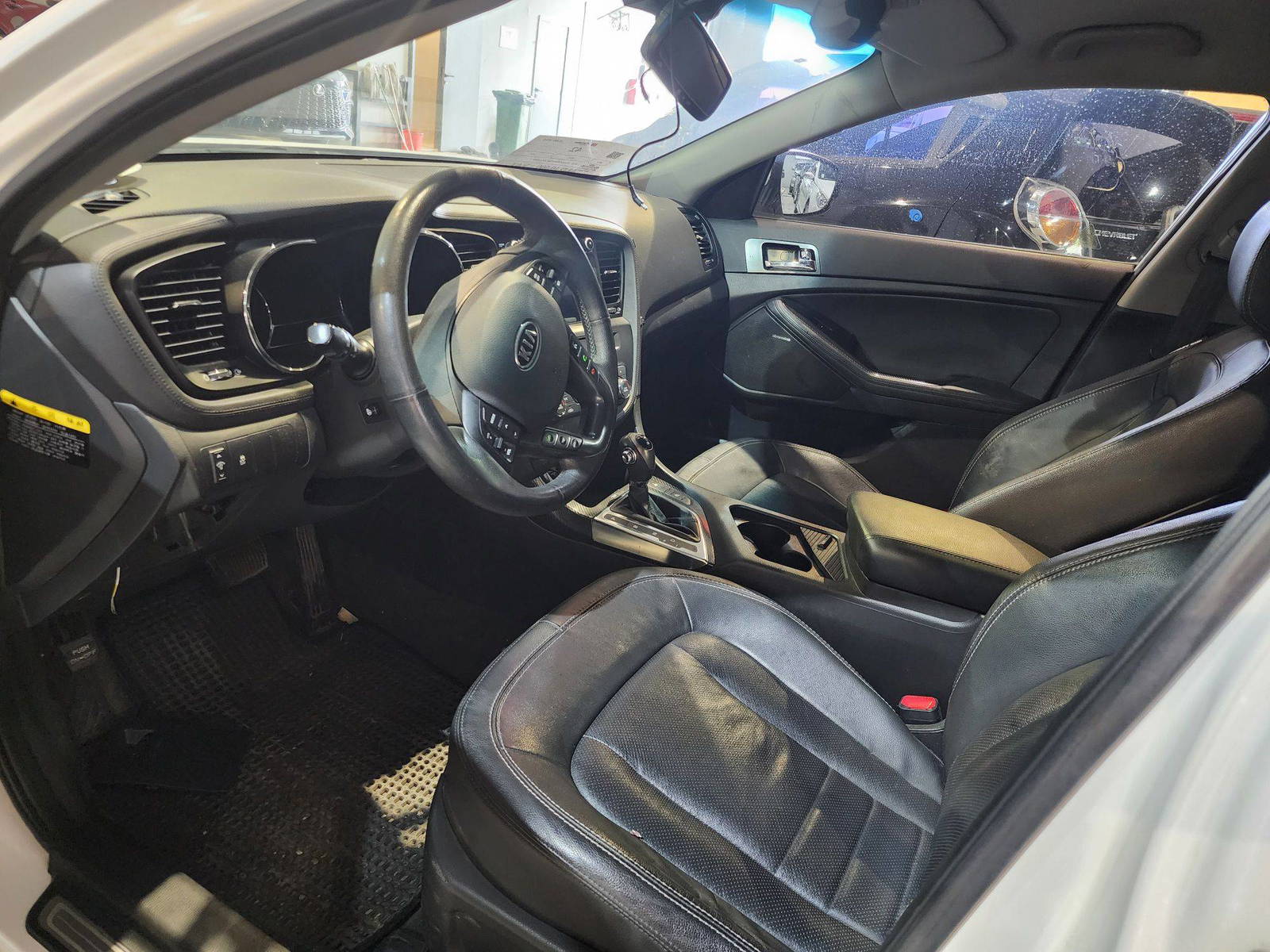 2012 KIA K5 — 90664 KM — Lot 013049 — Souq - Marhaba Auctions Used Cars - Image 10