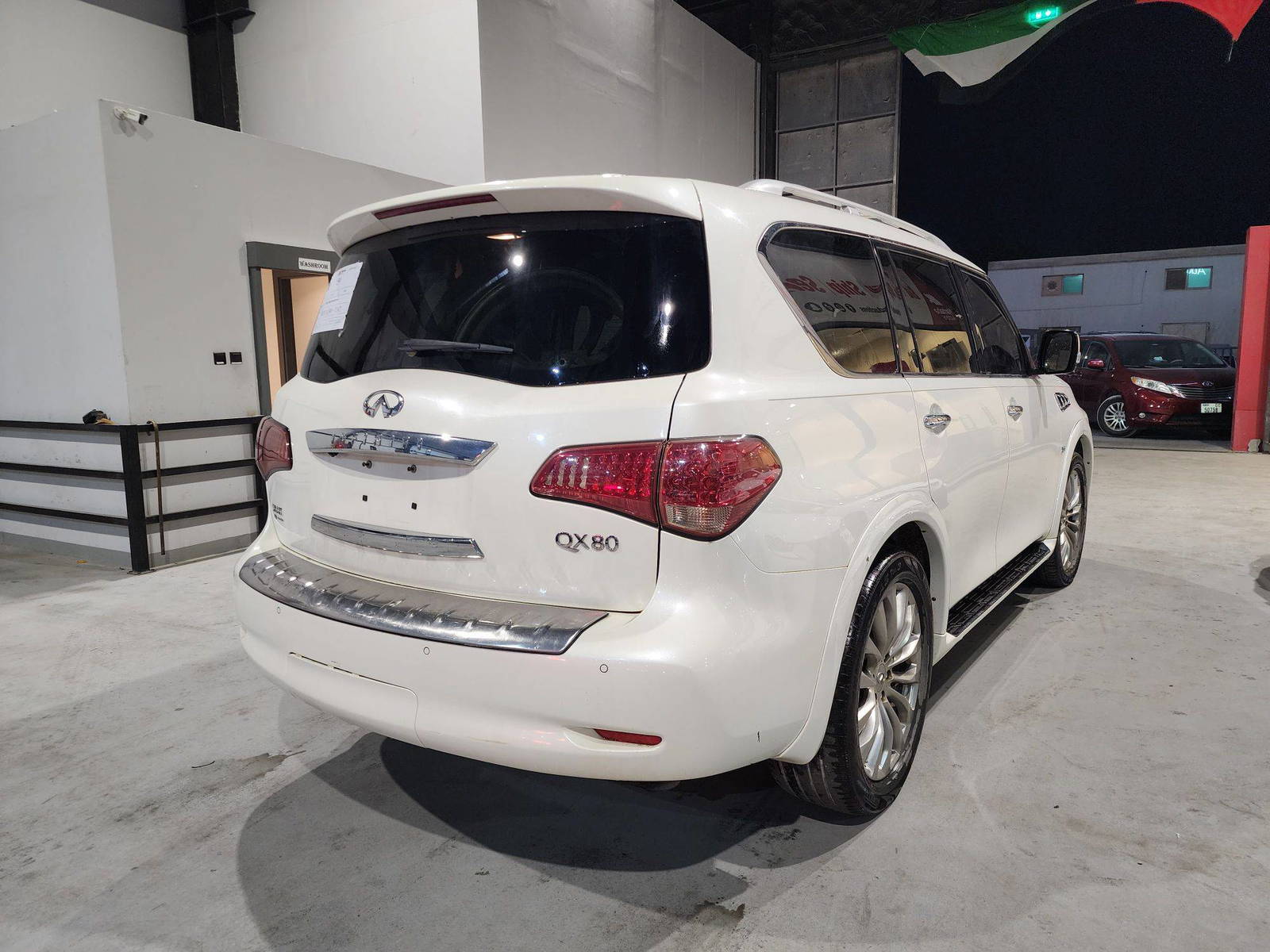2015 INFINITI QX80 — 134816 Miles — Lot 40989112 — Souq - Marhaba Auctions Used Cars - Image 6