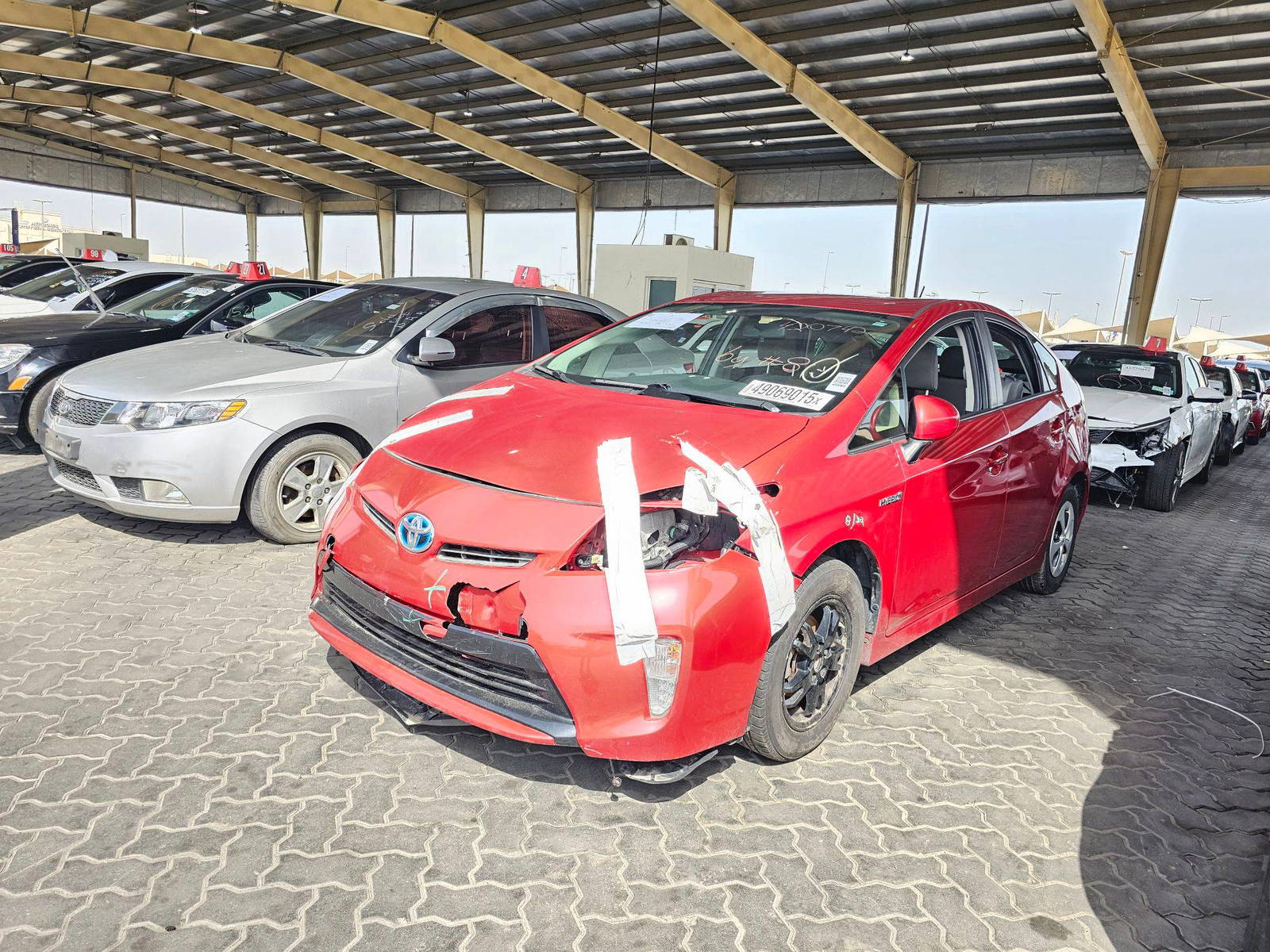 2015 TOYOTA PRIUS — 221817 Miles — Lot 49069015 — Souq - Marhaba Auctions Used Cars - Image 5