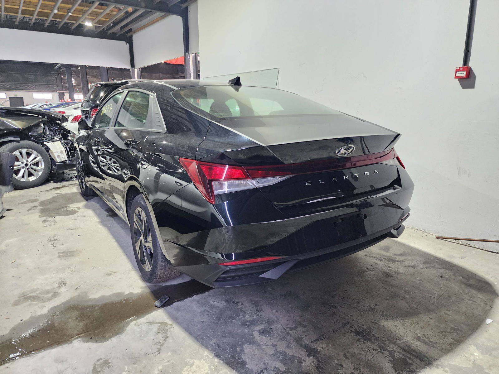 2021 HYUNDAI ELANTRA — 81277 Miles — Lot 94317 — Souq - Marhaba Auctions Used Cars - Image 3