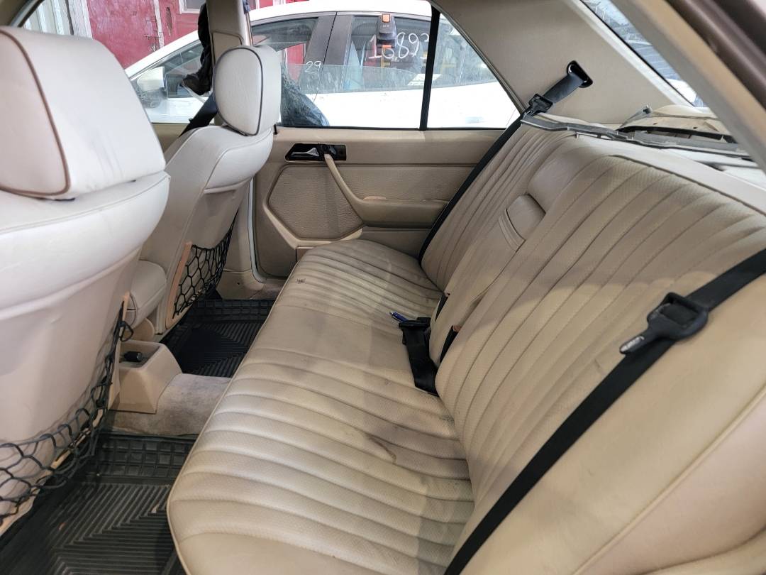 MERCEDES BENZ 260 1987 - Marhaba Auction Used Cars - Image 6