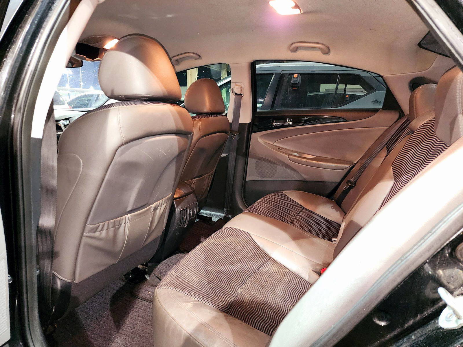 2010 HYUNDAI SONATA — 186154 KM — Lot 095094 — Souq - Marhaba Auctions Used Cars - Image 6