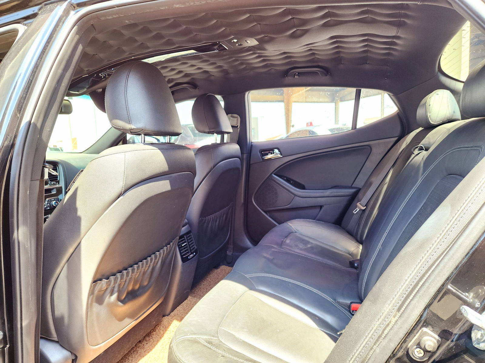 2011 KIA K5 — 163264 KM — Lot 081678 — Souq - Marhaba Auctions Used Cars - Image 6