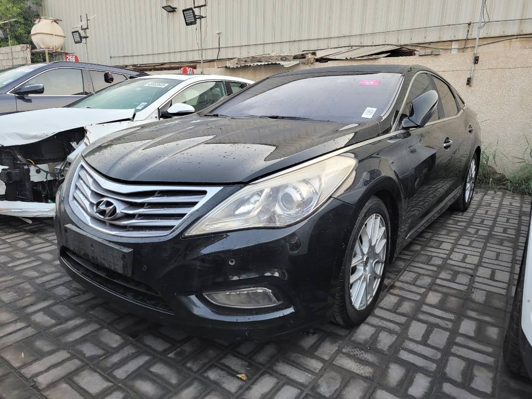 2011 HYUNDAI GRANDEUR — 249050 KM — Lot 074666 — Souq - Marhaba Auctions Used Cars - Image 3