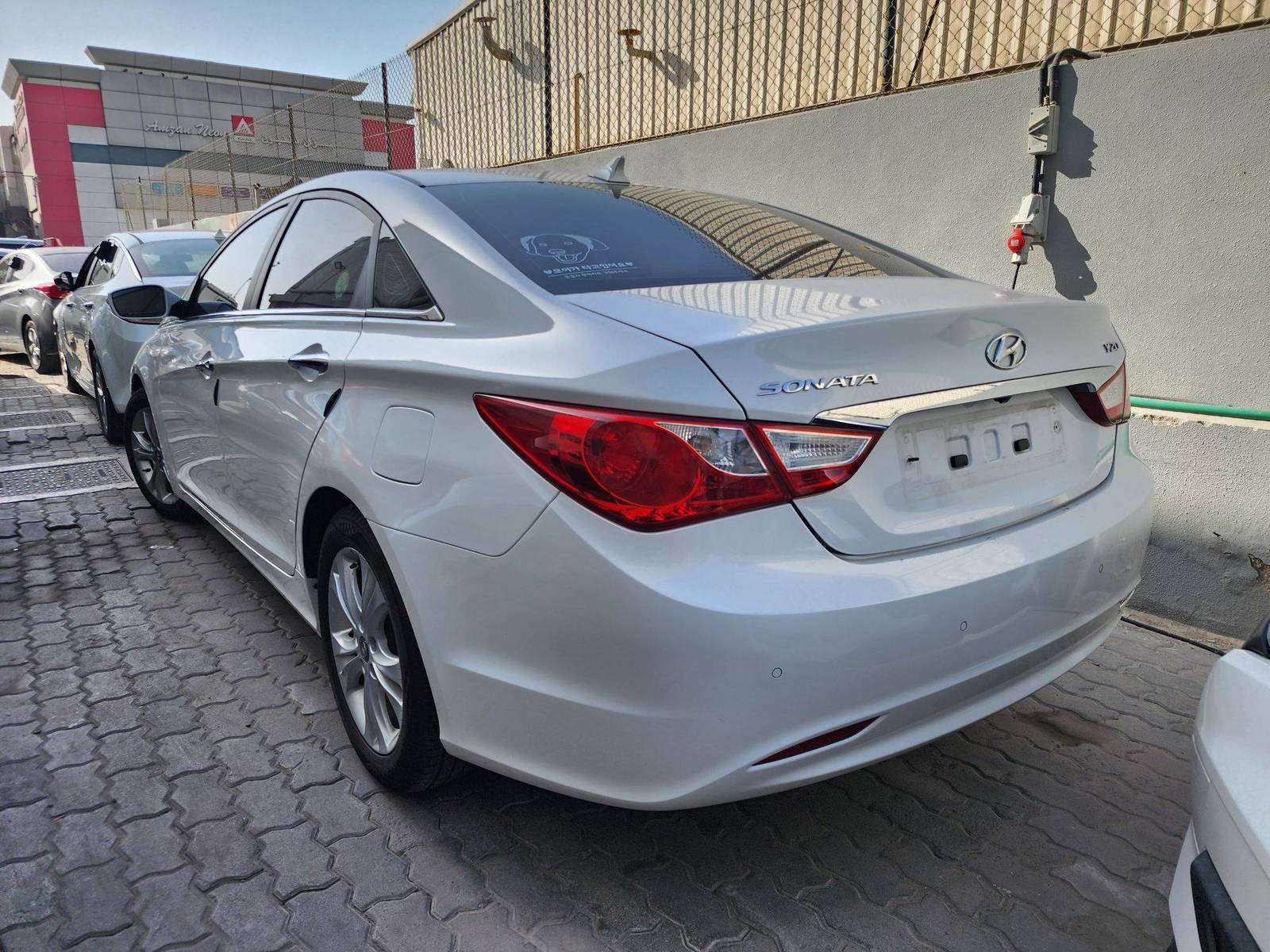 2011 HYUNDAI SONATA — 148684 KM — Lot 248439 — Al Quoz - Marhaba Auctions Used Cars - Image 3