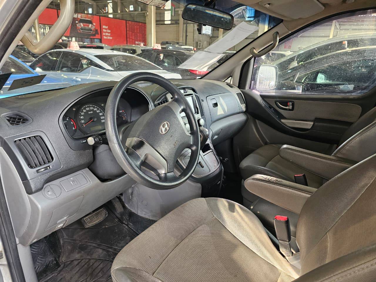 2011 HYUNDAI GRAND STAREX — 295580 KM — Lot BBU305915 — Main - Marhaba Auctions Used Cars - Image 8
