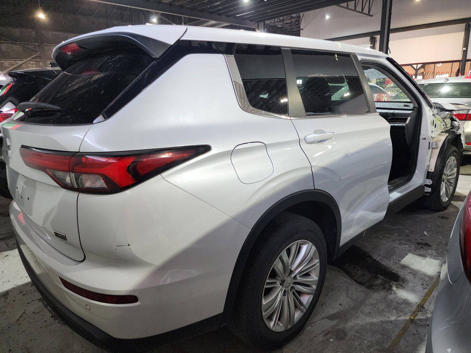 2022 MITSUBISHI OUTLANDER — 61452 KM — Lot 12176933 — Main - Marhaba Auctions Used Cars - Image 5
